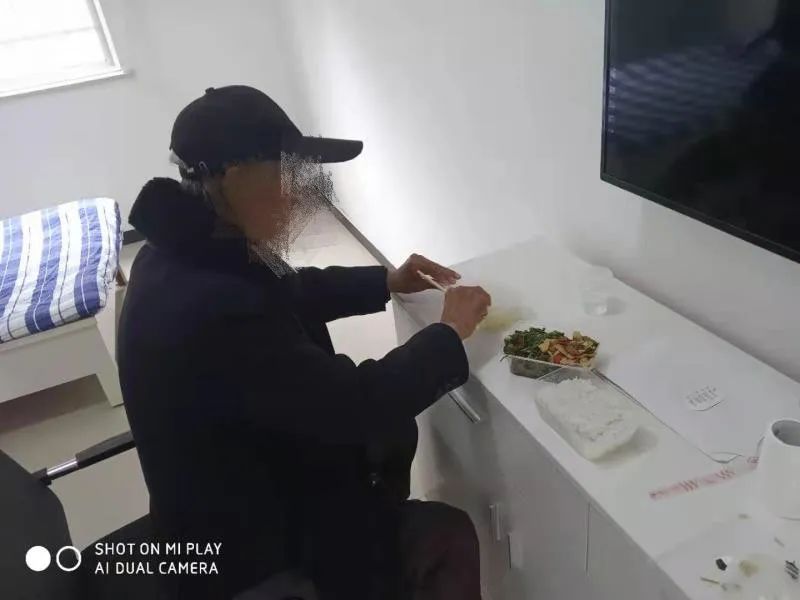 DƬ